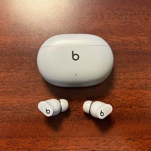 BEATS STUDIO BUDS | NOISE CANCELLING BLUETOOTH EARBUDS